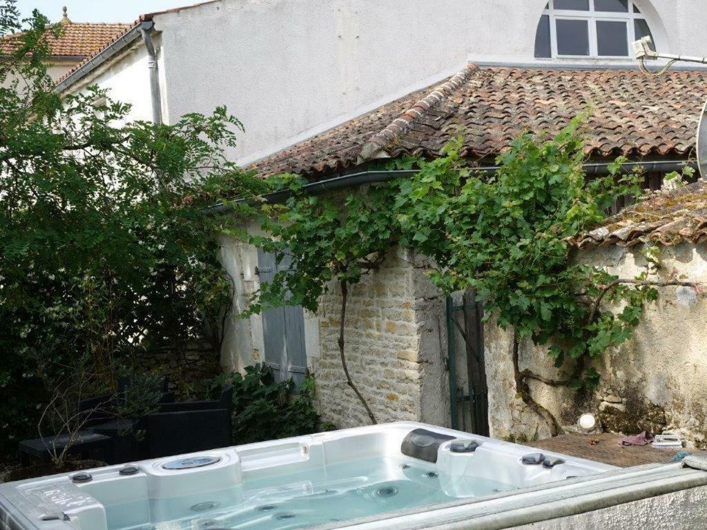 Tilleuls Et Bambous Hotell Saint-Sauveur-d'Aunis Exteriör bild