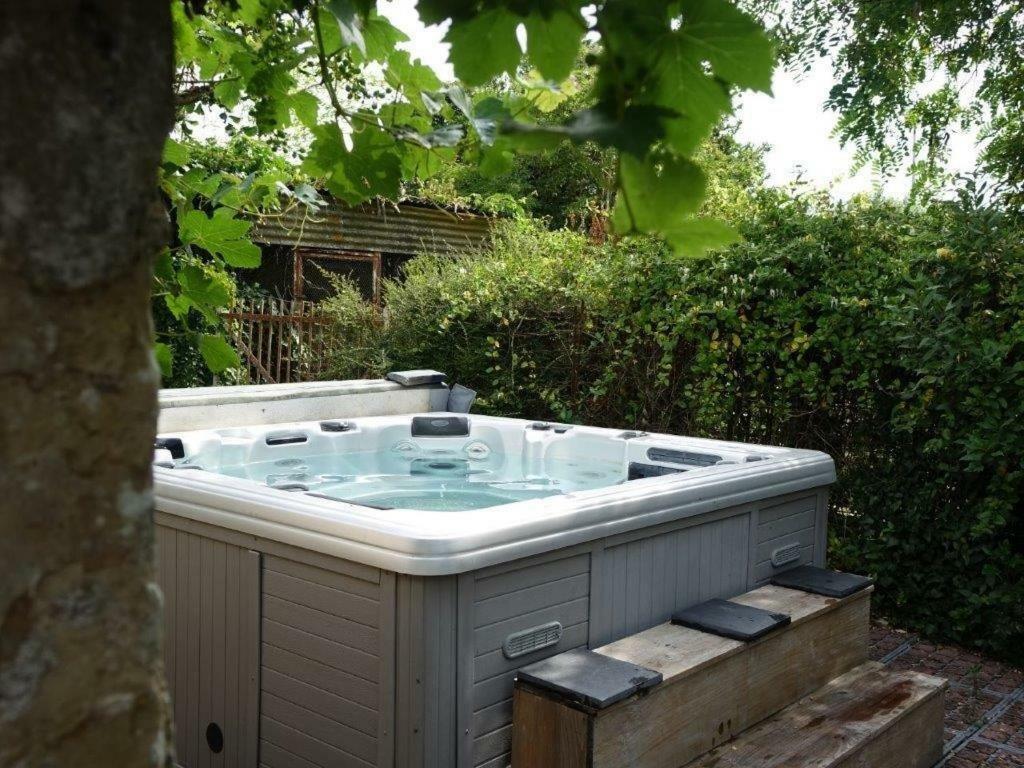 Tilleuls Et Bambous Hotell Saint-Sauveur-d'Aunis Exteriör bild